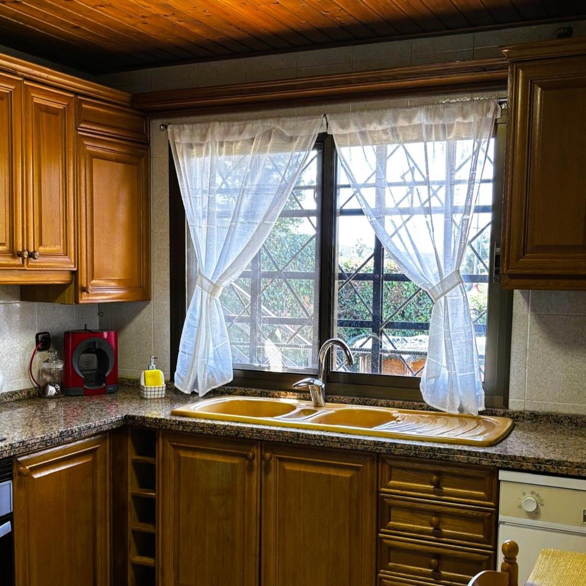 Family House - La Mora -
